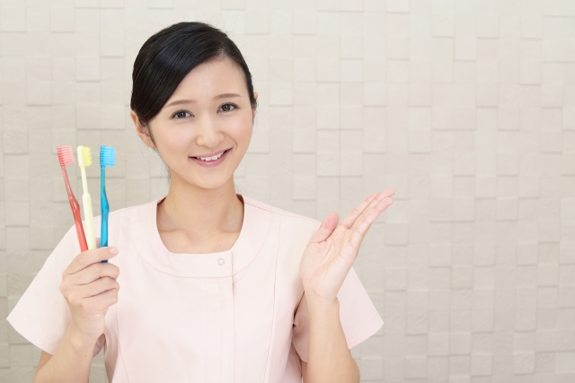 女性の歯科衛生士